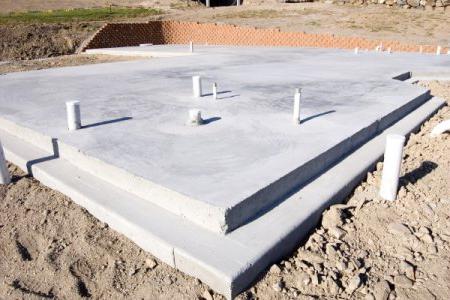 Plinth foundation: the pros and cons. Plate foundation by own hands