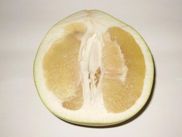 How to eat pomelo: some rules and traditions
