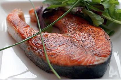 How to cook a steak of chum salmon in a frying pan