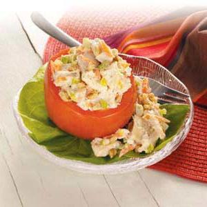 A beautiful dish to the festive table: stuffed tomatoes with cheese or chicken