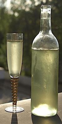 Mead without yeast - a drink of storytellers, gods, heroes and honeymooners