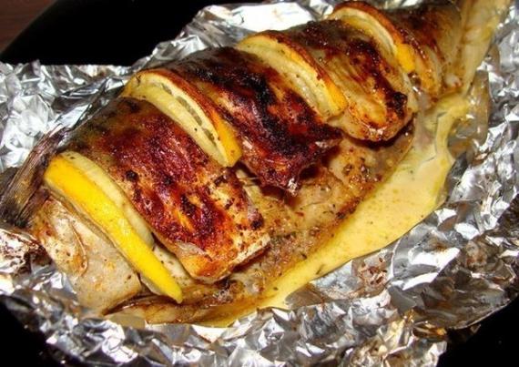 Mackerel baked in foil in the oven. Cooking recipes