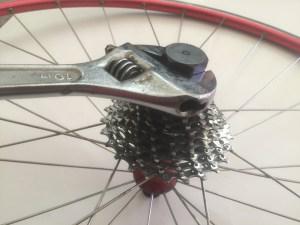how to remove asterisks from the rear wheel of a bicycle